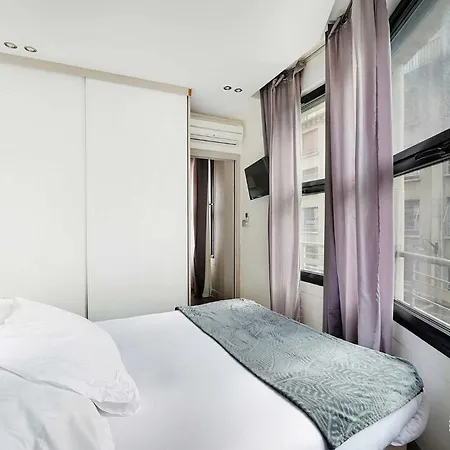 Saint-lazare Apartment